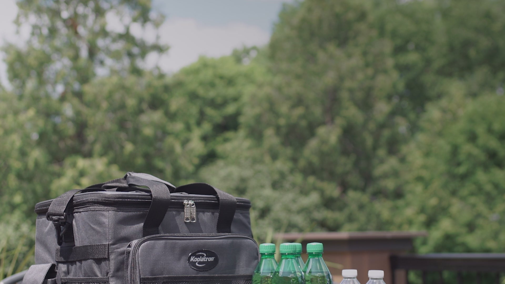 Video with music shows the parts and features of the D25 12V portable cooler